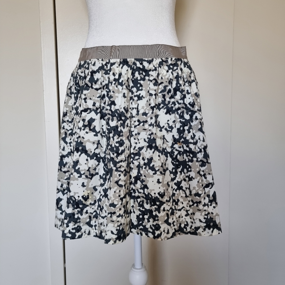Victoria's Secret Size 4 Camouflage mini Skirt Cotton Pleated Body By Victoria